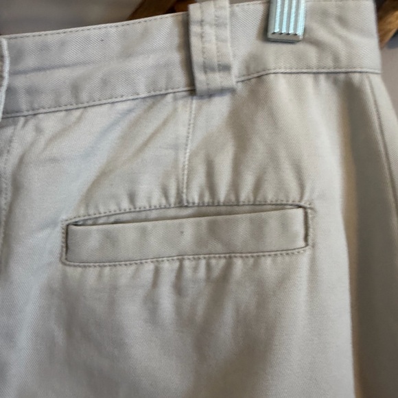 Vintage Tommy Hilfiger Bone Button Front Midi Skirt Size 10 Tall
Preppy classic - Picture 2 of 7